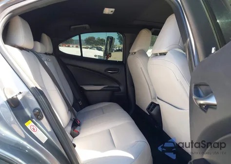 2019 Lexus Ux 200 z USA, uszkodzony, nr VIN JTHY3JBH3K2005895